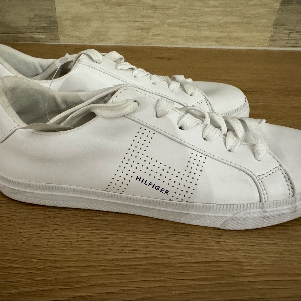 Tommy Hilfiger Classic White Lace-Up Sneakers